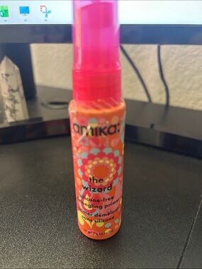amika Detangling Primer Spray - The Wizard
